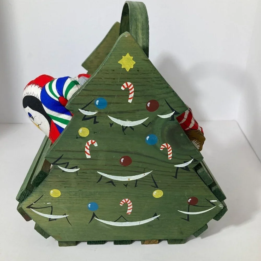 Wooden Christmas Tree Basket Sawmill Critters Selmer TN Handmade Critters 9 x 10